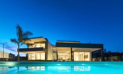 Imposante moderne luxe villa te bouwen in Los Flamingos tussen Marbella en Estepona