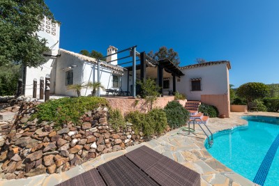 Special finca with a main house, guest house and stables in the  Mijas area , close to amenities