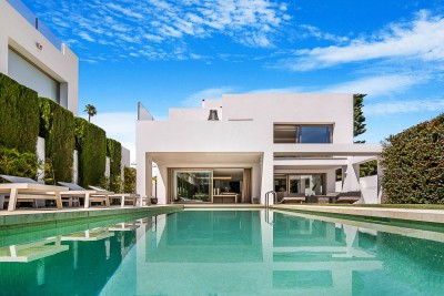New built luxury 4 bedroom villa on Marbella’s Golden Mile