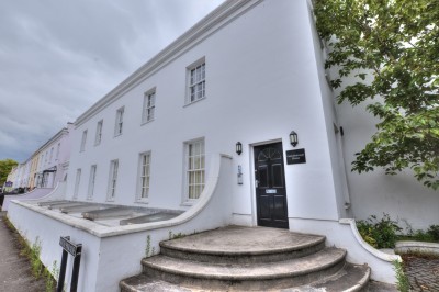 Gainsborough House, Bath Road, Cheltenham, spacious grade 2 listed first floor apartment, close to restaurants and shops, bathroom and en-suite bathroom, parking space.