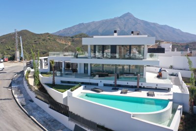 Luxury, key ready, brand new designer 4 bedroom villa for sale in Nueva Andalucia