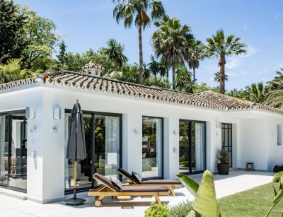 Completely refurbished, elegant villa located only a few minutes drive from Puerto Banus and with easy access to all amenities of Nueva Andalucia!