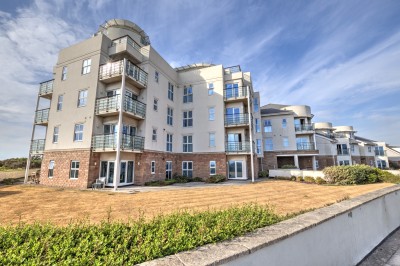 Burbo Point, Hall Road West, Blundellsands, spacious ground floor apartment, close to sea front, 3 bedrooms, 2 bathrooms, secure underground parking.