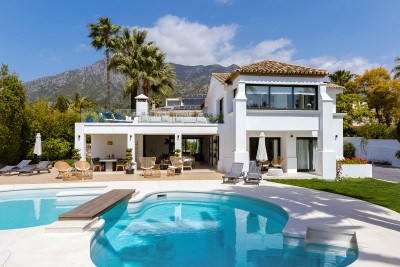 Volledig gerenoveerde, als nieuwe, luxe villa te koop in Rocio de Nagueles aan de Golden Mile van Marbella
