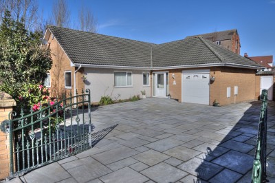 Eshelby Close, Waterloo, detached house/dormer bungalow, 4 bedrooms, no chain, large driveway, garage, quiet location.