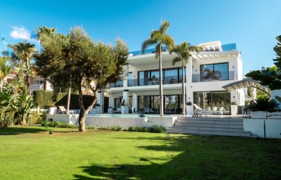 State of the art villa with 6 en suite bedrooms for sale in Nueva Andalucia, Marbella