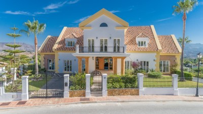Indrukwekkende familievilla met 5 slaapkamers te koop met een prachtig uitzicht op La Cala Golf, Mijas