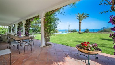 Traditional style family villa on a large beachfront plot on the New Golden Mile Estepona