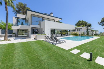 Amazing newly built 5 bedroom luxury villa on Marbella’s Golden Mile