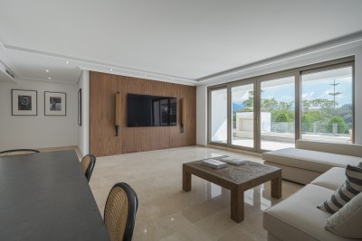 Fully renovated, fully furnished 3 bedroom, 3 bathroom apartment in Las Lomas de Marbella Club