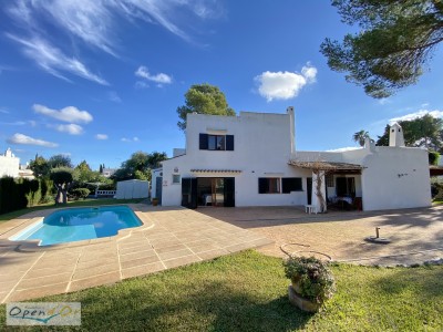 SPACIOUS SINGLE-FAMILY HOUSE SITUATED IN A RESIDENTIAL AREA IN THE SURROUNDINGS OF CALA D´OR