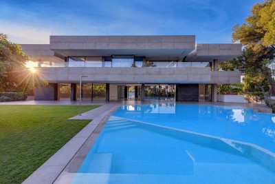 827337 - Villa For sale in Estepona, Málaga, Spain
