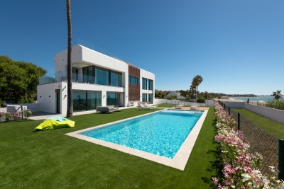 830560 - Detached Villa For sale in Benamara, Estepona, Málaga, Spain