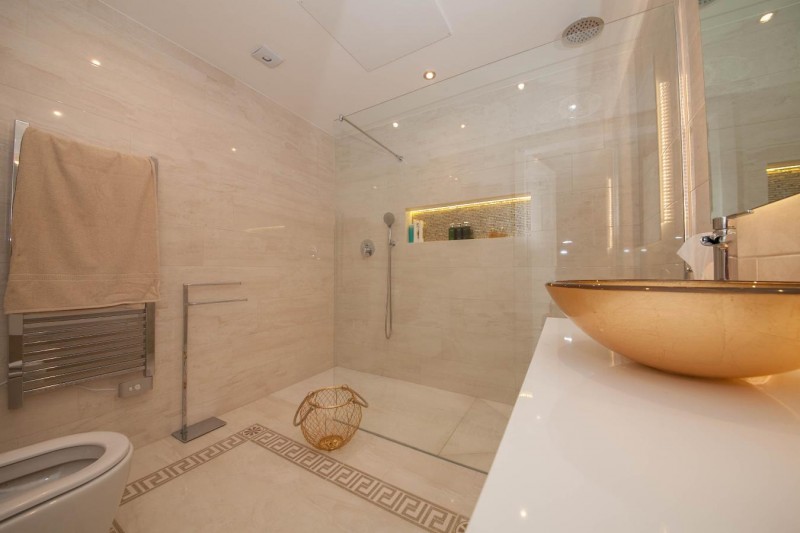 Bathroom guest apartment 1 Luxury Villa Sierra Blanca Marbella-16