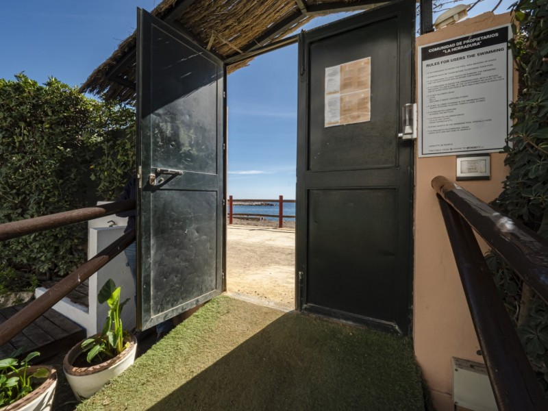 Beachfront Apartment for sale Puerto Banus (29)