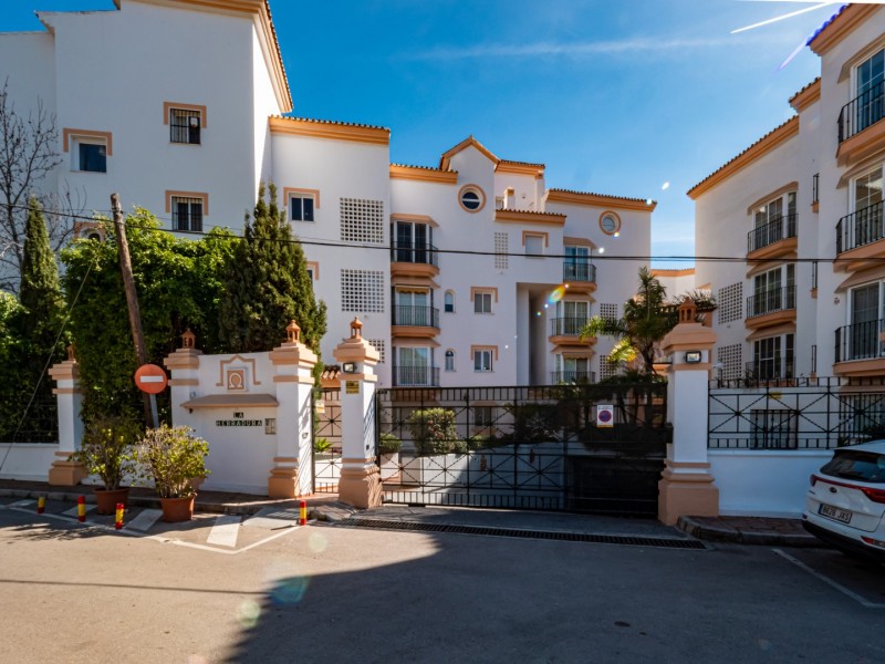 Beachfront Apartment for sale Puerto Banus (35)