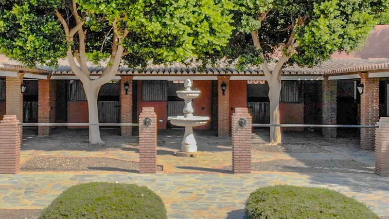 stables courtyard2