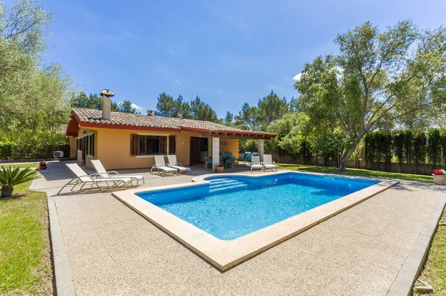 Mallorcan villa with beautiful garden and great rental potential in Crestatx, Pollensa