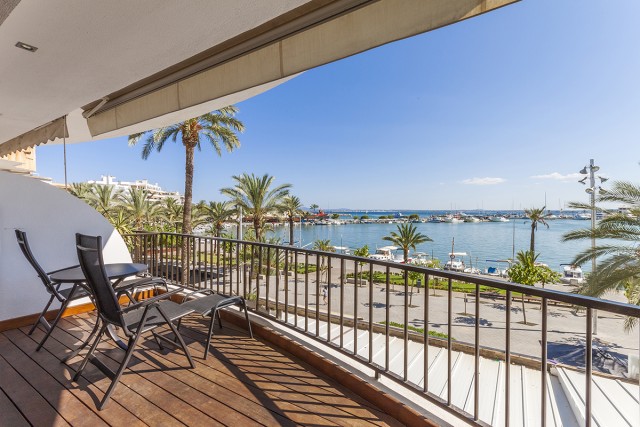 Modern apartment with spectacular sea views in a fantastic location in Puerto Alcúdia