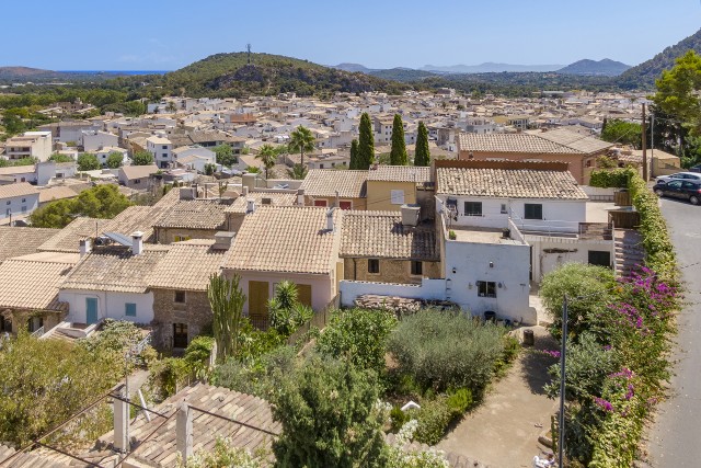 POL20430POL5RM 5 bedroom house with fabulous views in a peaceful location in Pollensa old town