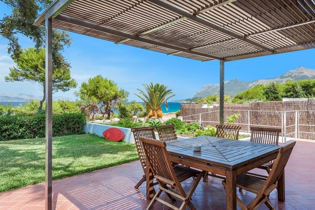 BON40072ETV Spectacular front line modernist villa 50 metres from the idyllic beach in Bon Aire