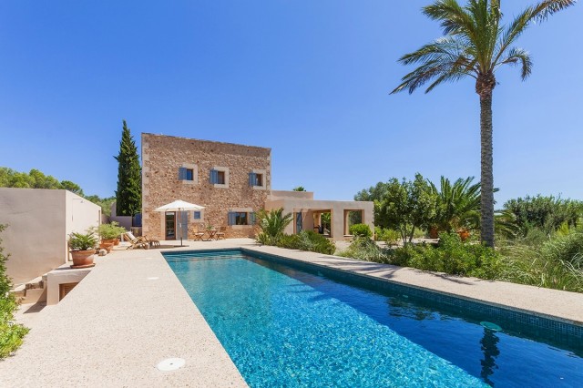 Spectacular stone finca for sale in Campos close to various beautiful beaches