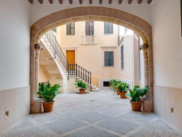 SWOPAL1564 Spacious duplex apartment close to the St. Mary Cathedral in Palma