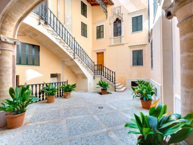 SWOPAL1565 Renovated apartment in an elegant building in Palma Old Town