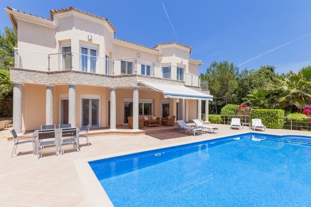 POL40084ETV Impressive villa with rental license in a peaceful setting near Pollensa