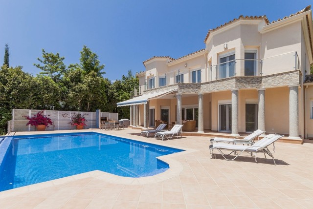 Impressive villa with rental license in a peaceful setting near Pollensa