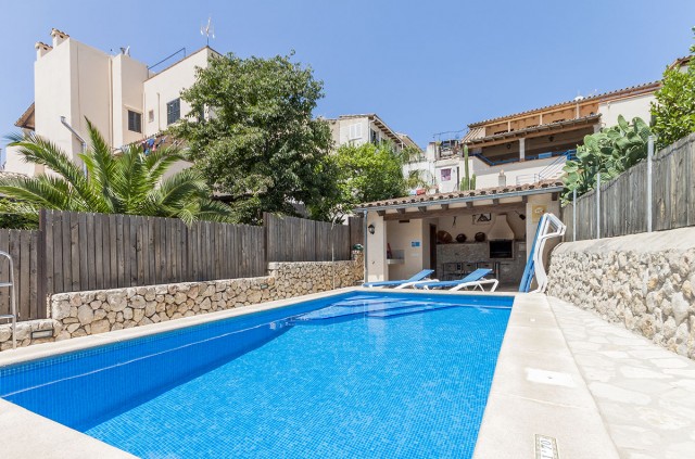 Fantastic investment opportunity: Gorgeous town house with pool and rental license in Pollensa