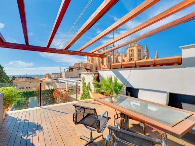 PAL2W-023U4G Palatial house for sale in Palma Old Town - with private garden, terrace and pool