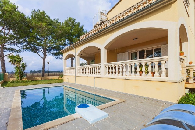 Mediterranean villa with pool, sea views and various terraces near Alcudia town