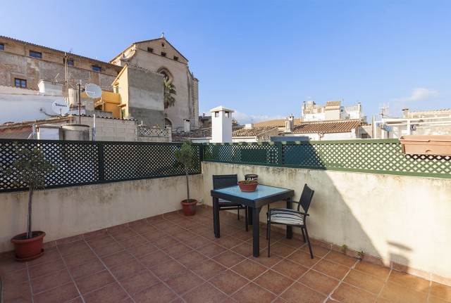 Absolutely lovely town house in the heart of Pollensa, with patio, roof terrace and garage