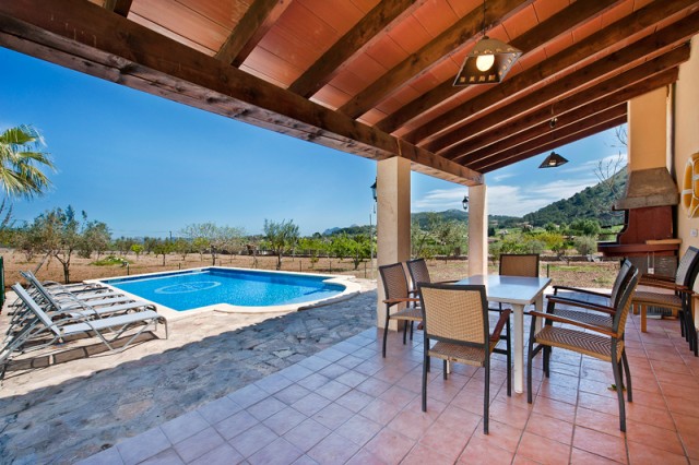 ALC5960 Stately, stone clad country house for sale only 5kms away from Alcúdia town