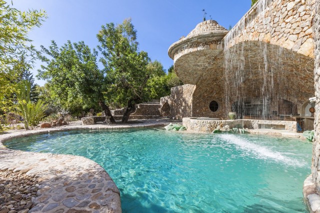 ALC5993 Plenty of privacy on this magnificent finca with stunning features near Port Alcúdia