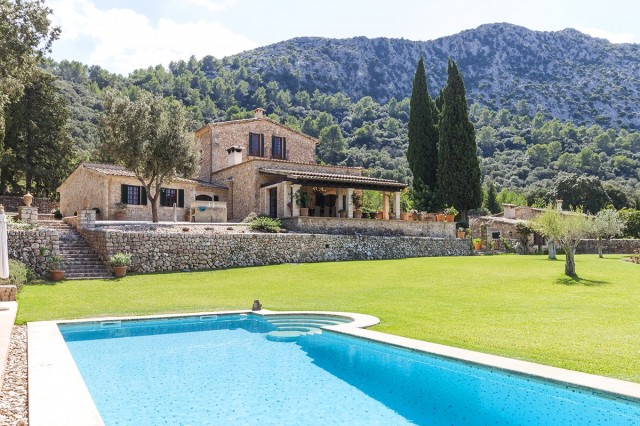 POL50003RM Imposing country mansion in one of Mallorca's most beautiful valleys near Pollensa