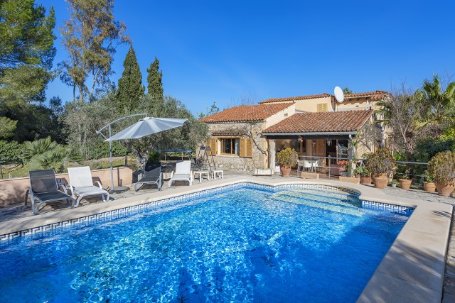 Charming villa with private pool in a privileged area of Pollensa