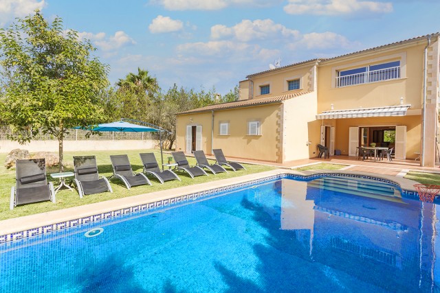 POL40260ETV Modern villa with 4 bedrooms and a private pool close to Pollensa Golf