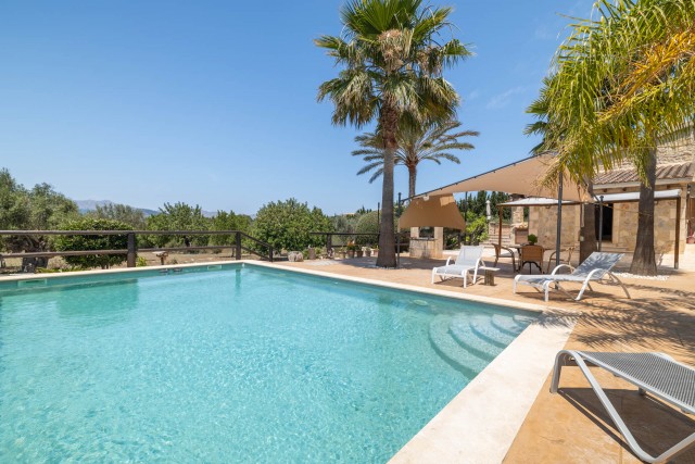 Peaceful villa with guest accommodation and mountain views in Alcudia