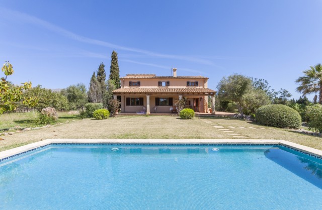 Country house with separate guest quarters in stunning surroundings near Pollensa town