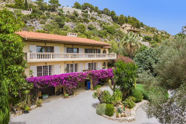 POL52680 Rustic villa with 2 guest houses and the holiday rental license near Puerto Pollensa
