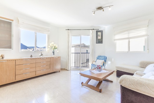 POL11586 Bright and modern three bedroom apartment with lovely views to the Puig in Pollensa
