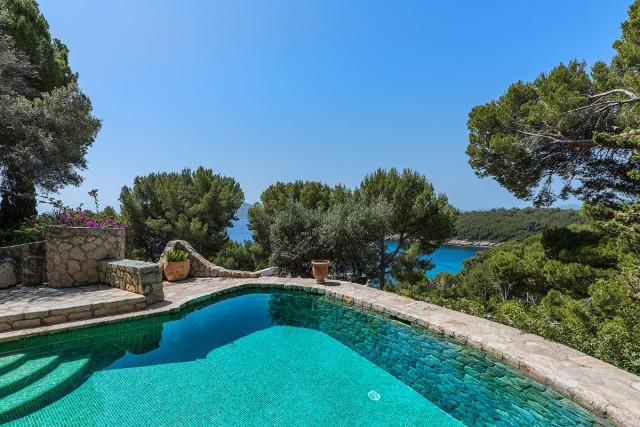 FOR40348 Extraordinary villa designed by artists with spectacular sea views in Formentor