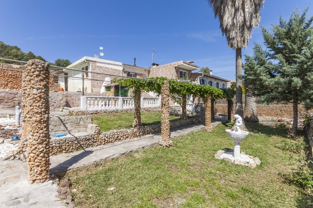 4 bedroom villa in a quiet residential location about 8 minutes by car to Pollensa town