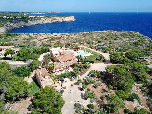 SAN40289 Impressive seafront villa for sale with extensive grounds and spectacular sea views near Cala Figuera