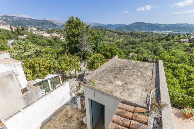 CAM20153 Town house for sale in need of reform and fantastic views in Campanet