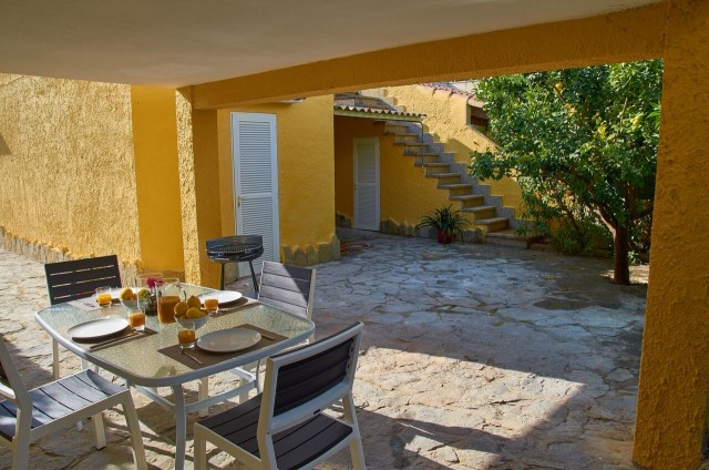 ALC40307ETV Excellent 4 bedroom villa with ETV license just metres from the beach in Alcudia