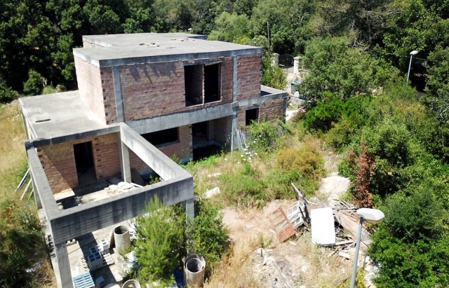 Investment opportunity! Unfinished 4 bedroom villa in the exclusive residential area Son Toni
