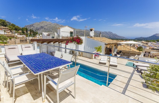 POL20169ETV Excellent six bedroom town house with great rental potential in the old town of Pollensa